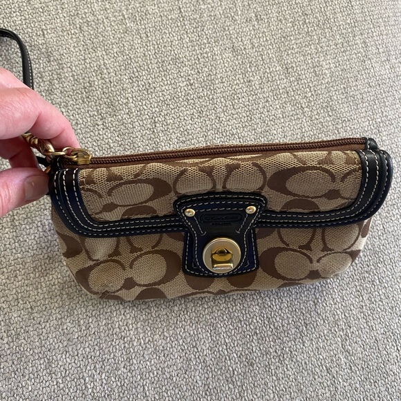 Coach-wristlet wallet with multiple compartments. - Picture 3 of 3